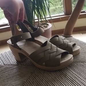 No. 6 clogs in light taupe size 40